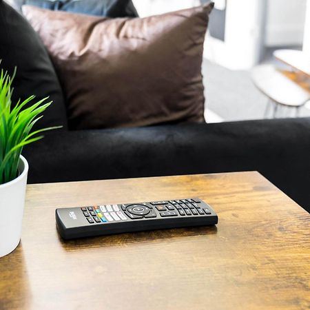 Luxe Apartment - Rowley Regis - Parking - Top Rated - Netflix - Wifi - 49Bg Cradley Heath Eksteriør billede