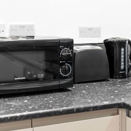 Luxe Apartment - Rowley Regis - Parking - Top Rated - Netflix - Wifi - 49Bg Cradley Heath Eksteriør billede