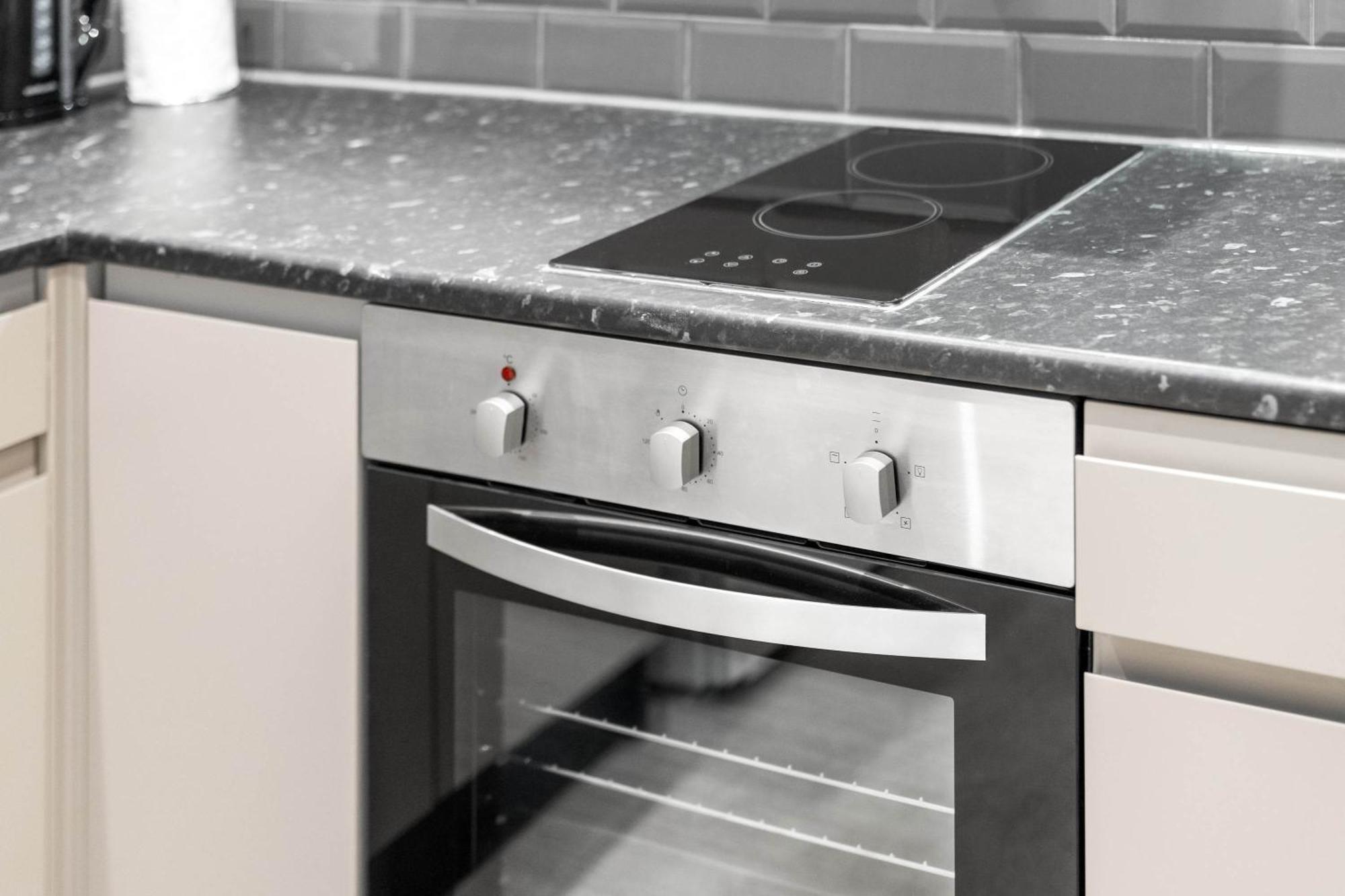 Luxe Apartment - Rowley Regis - Parking - Top Rated - Netflix - Wifi - 49Bg Cradley Heath Eksteriør billede
