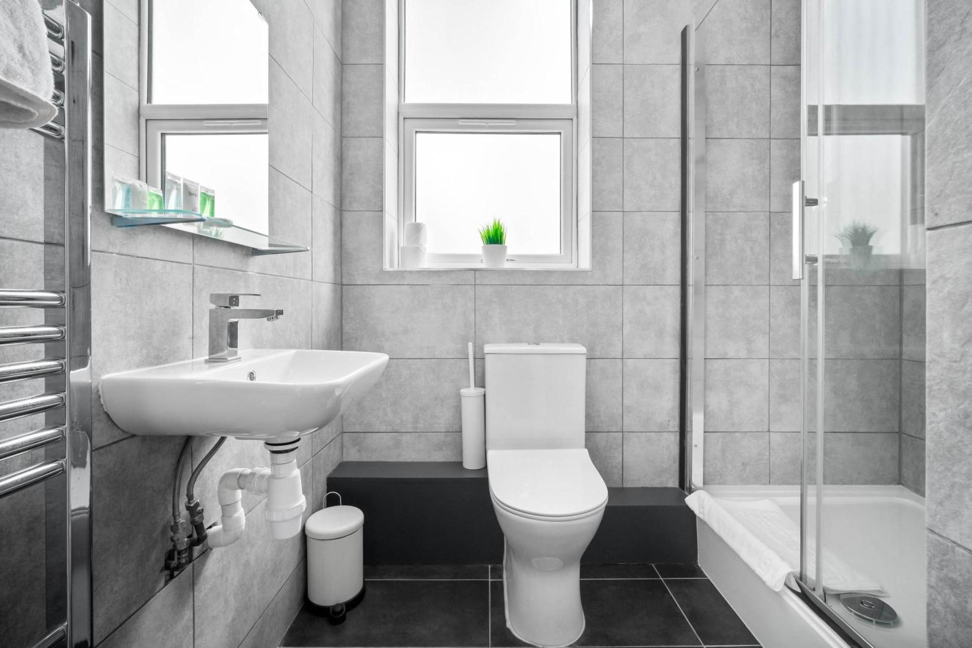 Luxe Apartment - Rowley Regis - Parking - Top Rated - Netflix - Wifi - 49Bg Cradley Heath Eksteriør billede